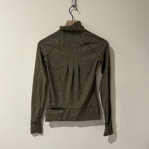 • Lululemon • Women’s Rush Hour 1/2 Zip Sweatshirt 
Heathered Military Green 2 - Picture 4 of 5